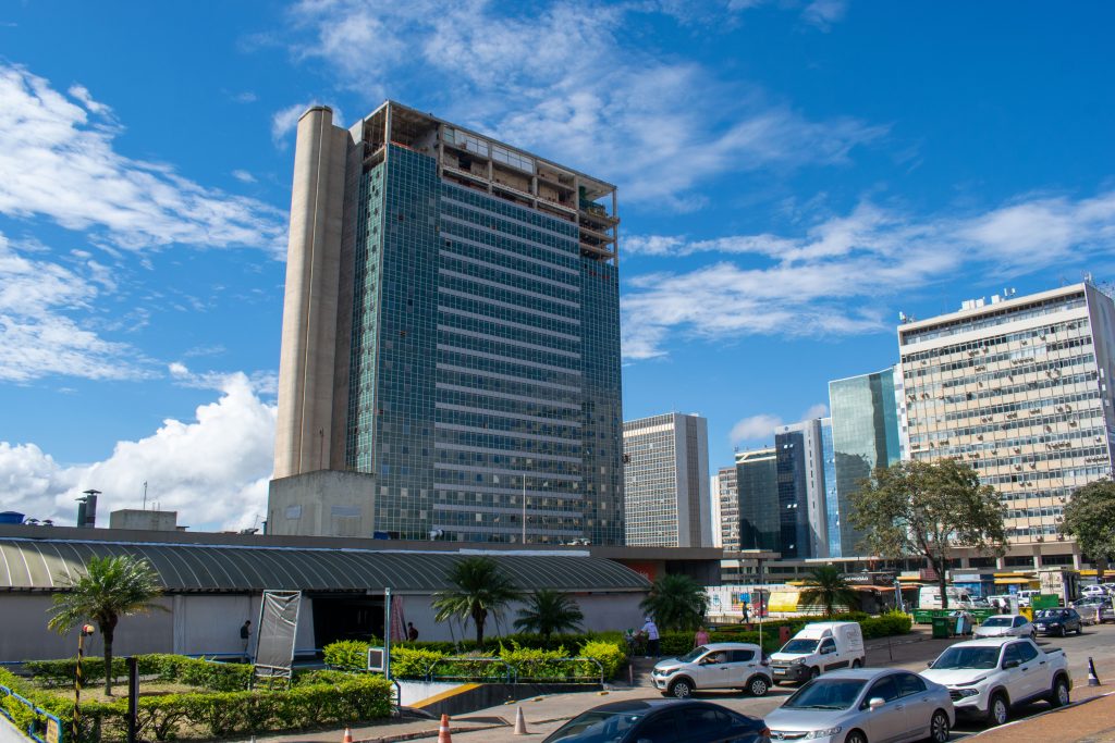 Prédio Comercial em Construção
